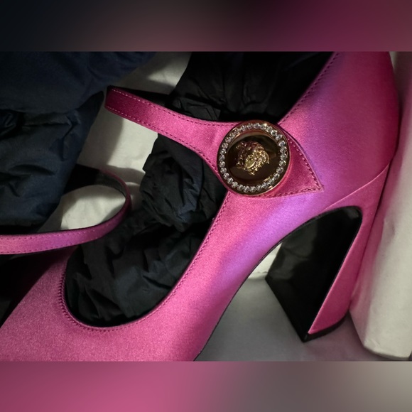 Versace Medusa Heels NWT *Sold Out Online* - Picture 11 of 11